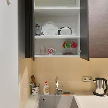 Апартаменти Modern With Free Parking