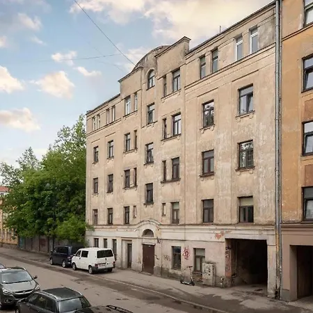 Modern With Free Parking Апартаменти *