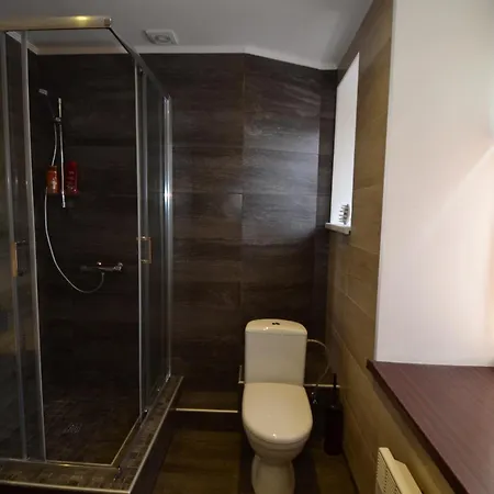 Modern With Free Parking Apartment *